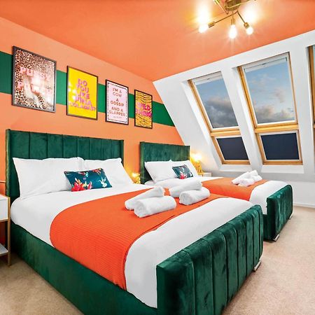 Stylish Manchester 4 Bed House W/Garden ✘ Sleeps 9 - Salford ☆ Free Parking → Smart Tvs In Every Bedroom ☆ Free Netflix & Ultra Fast Wifi ✪ 6 Min To City Centre, Close To Trafford Centre, Etihad Stadium, Manchester Arena, Clubs & More! ภายนอก รูปภาพ