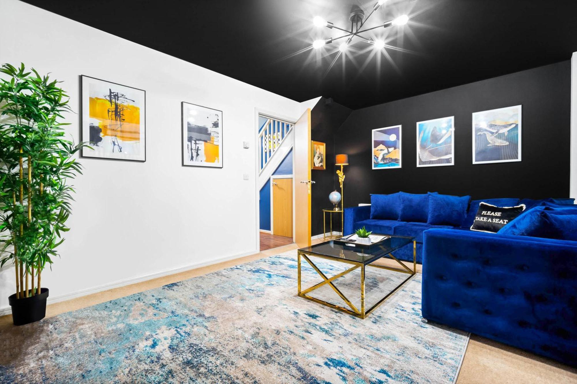Stylish Manchester 4 Bed House W/Garden ✘ Sleeps 9 - Salford ☆ Free Parking → Smart Tvs In Every Bedroom ☆ Free Netflix & Ultra Fast Wifi ✪ 6 Min To City Centre, Close To Trafford Centre, Etihad Stadium, Manchester Arena, Clubs & More! ภายนอก รูปภาพ