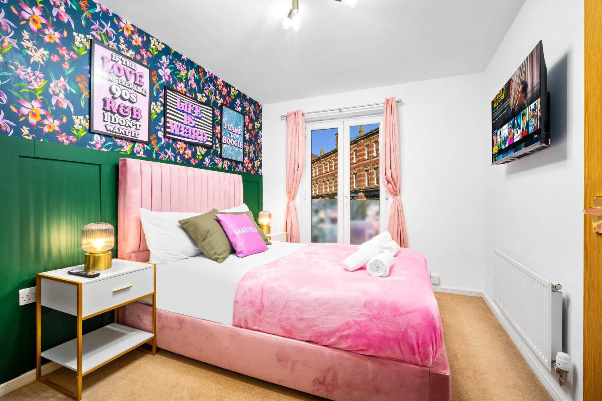 Stylish Manchester 4 Bed House W/Garden ✘ Sleeps 9 - Salford ☆ Free Parking → Smart Tvs In Every Bedroom ☆ Free Netflix & Ultra Fast Wifi ✪ 6 Min To City Centre, Close To Trafford Centre, Etihad Stadium, Manchester Arena, Clubs & More! ภายนอก รูปภาพ
