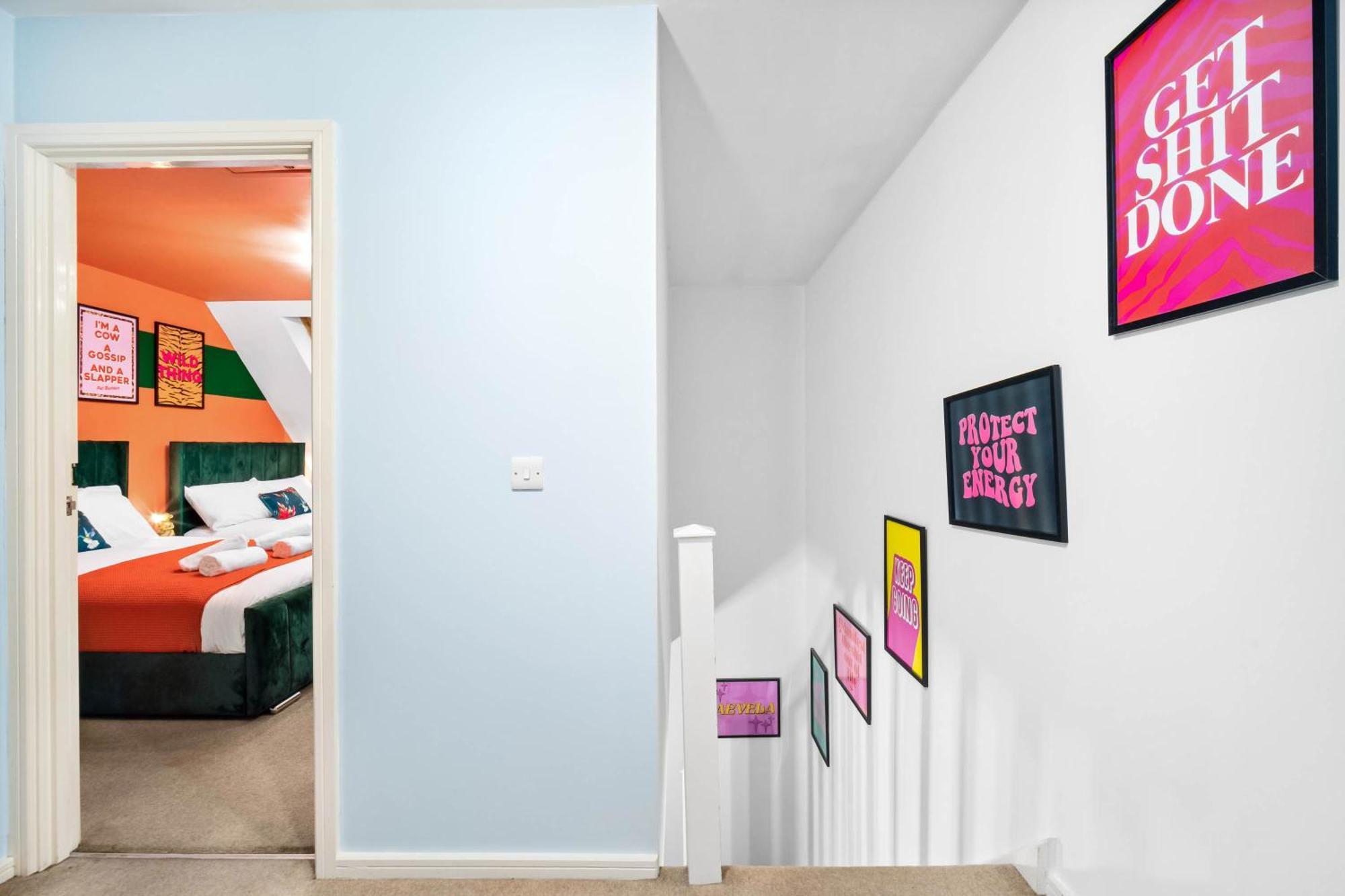 Stylish Manchester 4 Bed House W/Garden ✘ Sleeps 9 - Salford ☆ Free Parking → Smart Tvs In Every Bedroom ☆ Free Netflix & Ultra Fast Wifi ✪ 6 Min To City Centre, Close To Trafford Centre, Etihad Stadium, Manchester Arena, Clubs & More! ภายนอก รูปภาพ