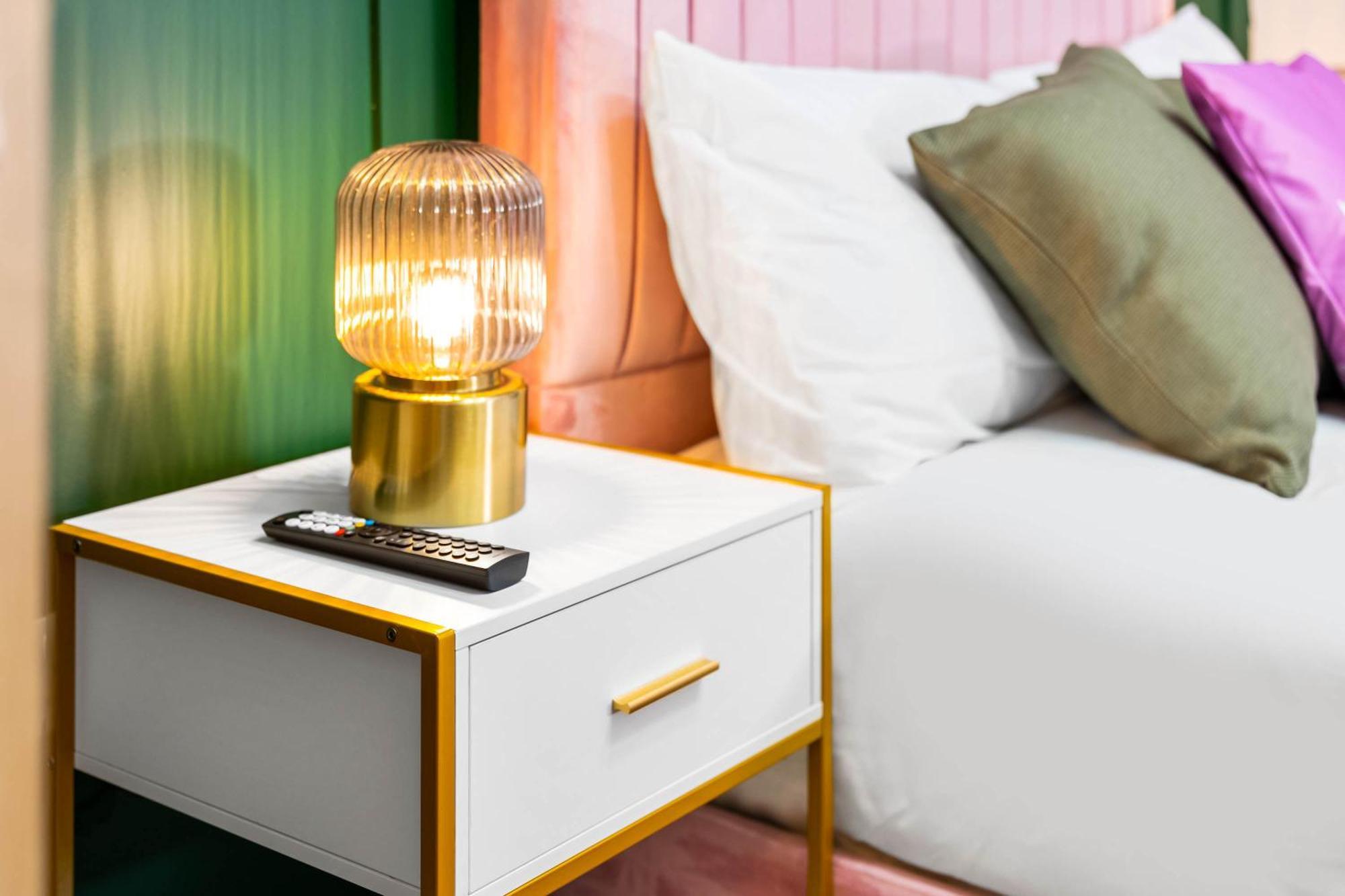 Stylish Manchester 4 Bed House W/Garden ✘ Sleeps 9 - Salford ☆ Free Parking → Smart Tvs In Every Bedroom ☆ Free Netflix & Ultra Fast Wifi ✪ 6 Min To City Centre, Close To Trafford Centre, Etihad Stadium, Manchester Arena, Clubs & More! ภายนอก รูปภาพ