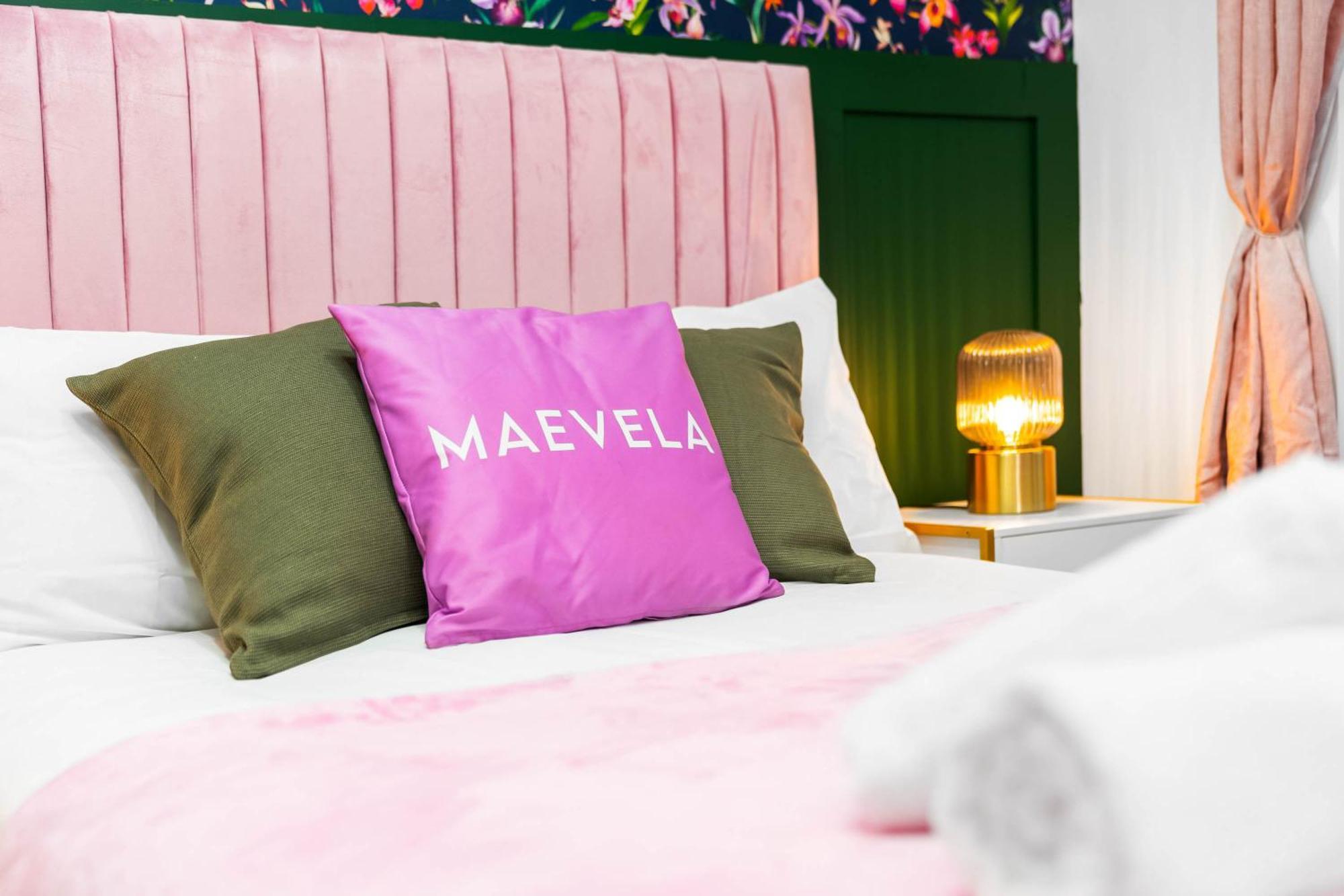 Stylish Manchester 4 Bed House W/Garden ✘ Sleeps 9 - Salford ☆ Free Parking → Smart Tvs In Every Bedroom ☆ Free Netflix & Ultra Fast Wifi ✪ 6 Min To City Centre, Close To Trafford Centre, Etihad Stadium, Manchester Arena, Clubs & More! ภายนอก รูปภาพ